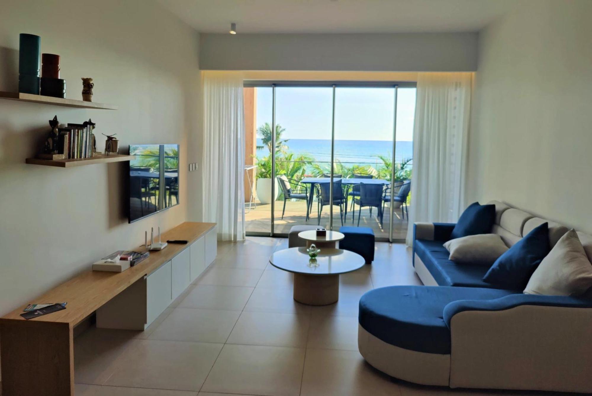 Ocean Point Beach Front Apartment Pointe-aux-Piments Esterno foto