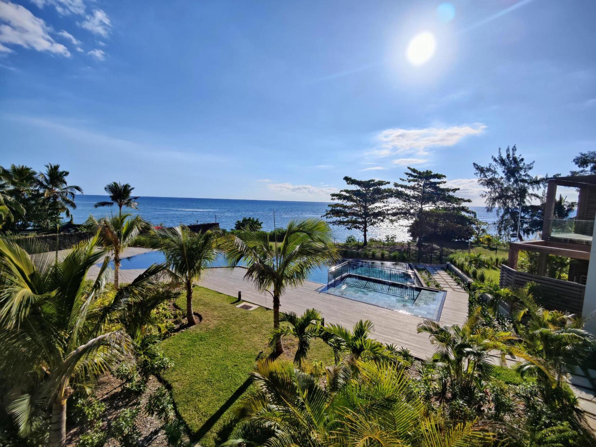 Ocean Point Beach Front Apartment Pointe-aux-Piments Esterno foto