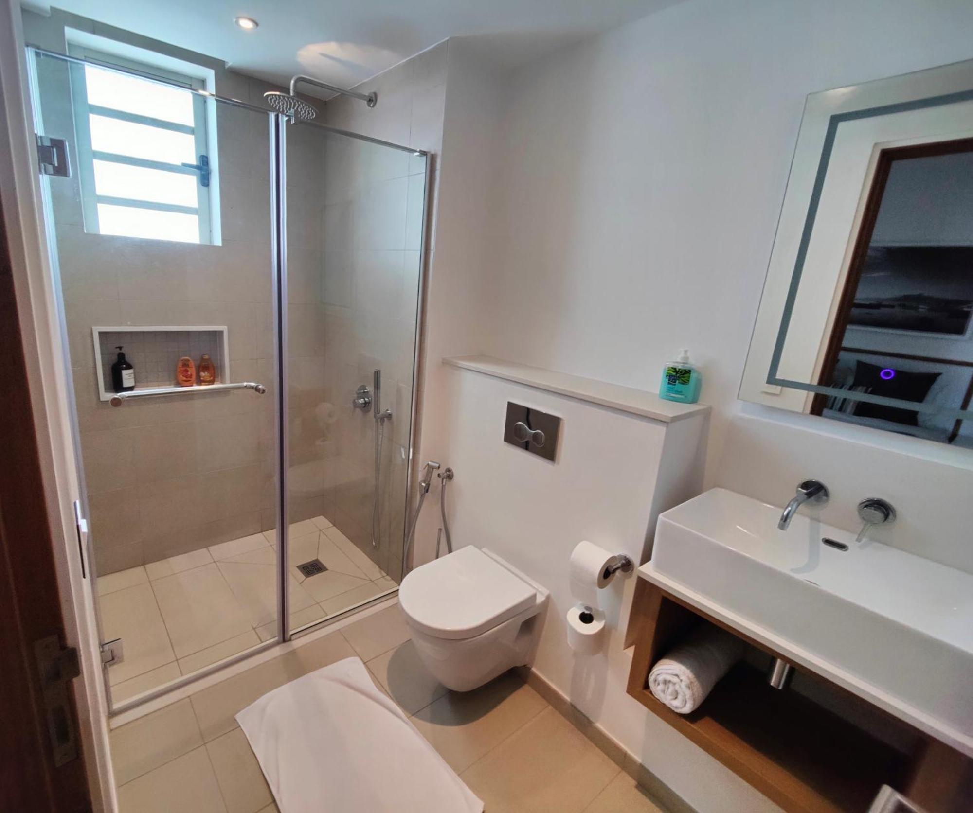 Ocean Point Beach Front Apartment Pointe-aux-Piments Esterno foto