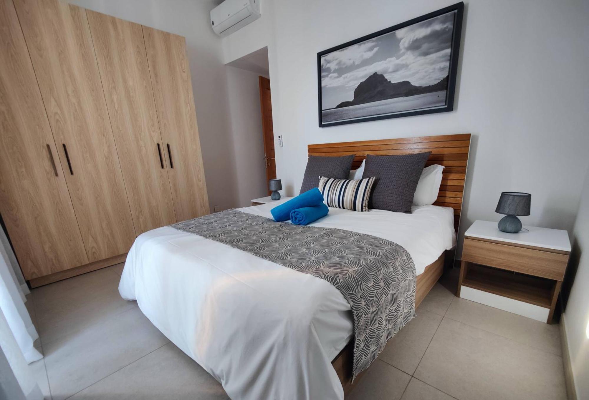 Ocean Point Beach Front Apartment Pointe-aux-Piments Esterno foto