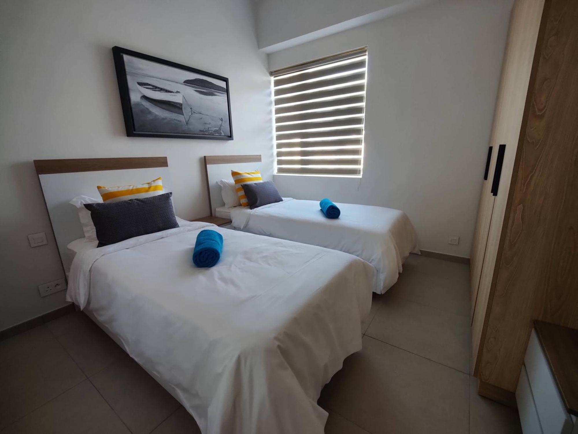 Ocean Point Beach Front Apartment Pointe-aux-Piments Esterno foto