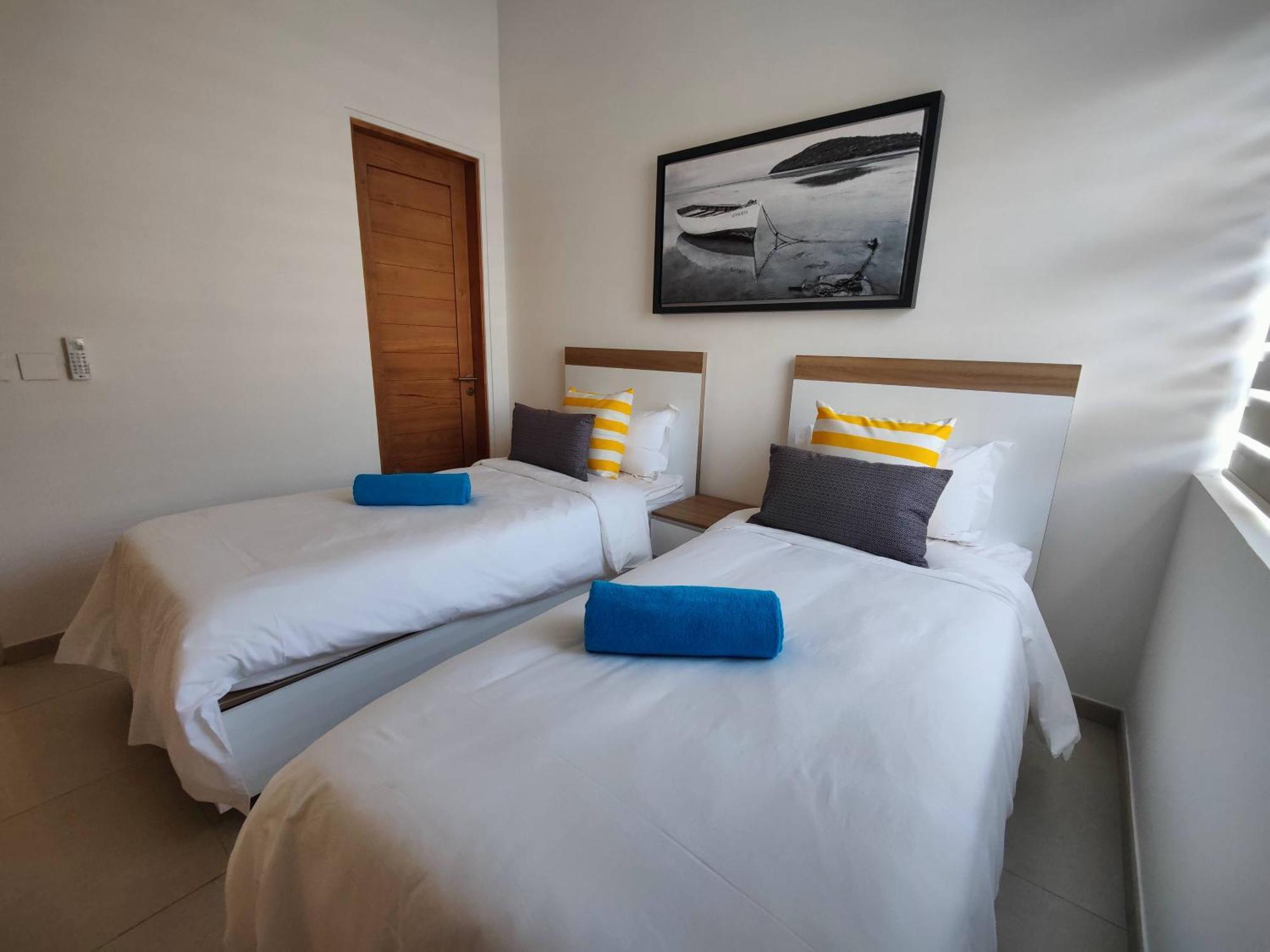 Ocean Point Beach Front Apartment Pointe-aux-Piments Esterno foto